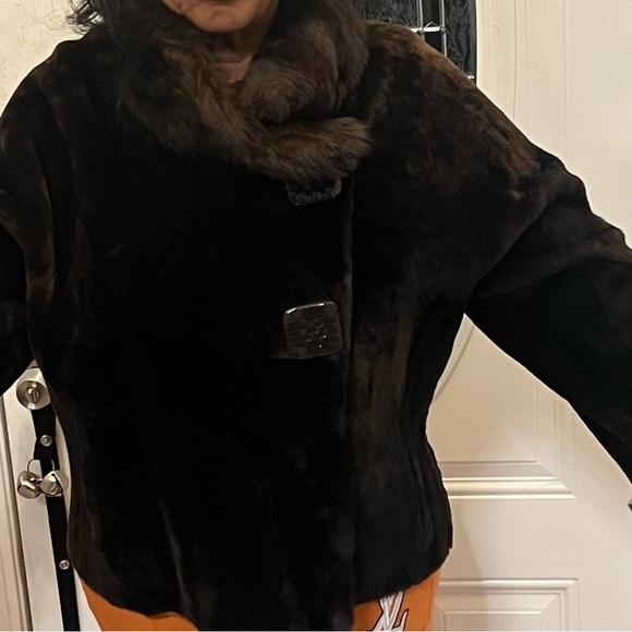 Elegant Brown Faux Fur Teddy Jacket - Picture 4 of 4